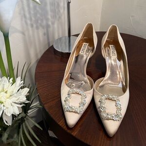 Badgley Mischka Fabia Pump in highly sought after Morning Fog color